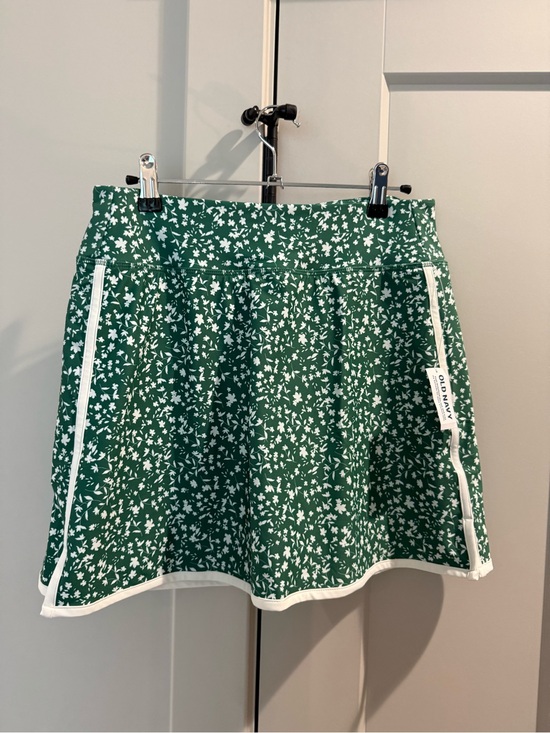 Old Navy Dresses & Skirts - Old Navy Green Floral Mini Skirt with White Trim